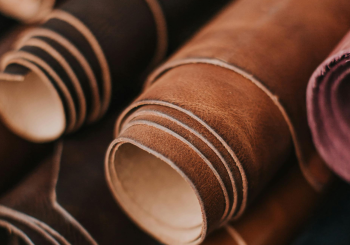 “Ezīši” iepazīstas ar ādas apstrādi!